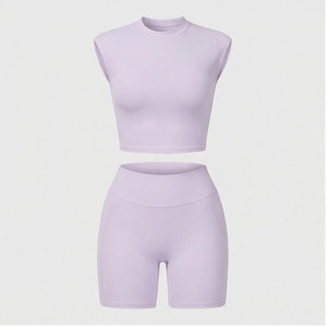 Ensemble de yoga 2 pièces, haut court sans manches, short taille haute, uni, sans couture, vêtements de sport pour femmes, vêtements de sport actifs - Product Image 1