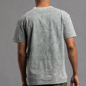 เสื้อยืดแบบ Acid Wash เนื้อผ้าบางเบา ระบายอากาศได้ดี ดีไซน์ล้างสีแบบพิเศษ เหมาะสำหรับใส่ทุกวันและสไตล์ลำลองแนวสตรีทแวร์ - Product Image 3