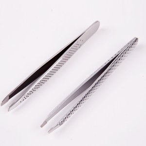 Pinzas para cejas plateadas con punta fina, juego de 2 piezas, pinzas inclinadas de acero inoxidable de alta calidad para depilación facial, herramientas de maquillaje - Product Image 3