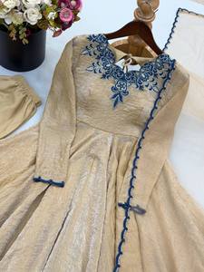 Ensemble Anarkali brodé beige pour femme avec dupatta bleu, longueur ras du sol, tenue de soirée traditionnelle indienne et pakistanaise, ample et extensible - Product Image 5