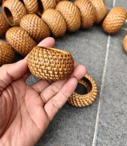 Anillos para servilletas – Anillos para servilletas de ratán tejidos a mano – Anillos para servilletas de mimbre – Decoración de mesa para bodas y eventos especiales - Product Image 1