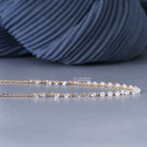 Colgante de Lujo con Moissanita de Corte Redondo en Oro Amarillo de 14K para Mujer con Treinta Piedras Brillantes, 2.41 Quilates de Peso Total - Product Image 6