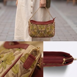 Sac à bandoulière en chaîne brodé au point Crewel du Cachemire, crème avec motifs floraux lavande et marguerites violettes - Product Image 5