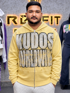 เสื้อฮู้ดซิปเต็มตัวสไตล์วินเทจสีเหลืองทรงโอเวอร์ไซส์ ประดับคริสตัลลายกราฟิก แฟชั่นสตรีท สั่งผลิตเสื้อผ้าจากโรงงาน รับผลิตแบบ OEM ขายส่งจำนวนมาก - Product Image 1