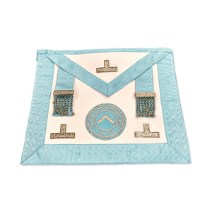 Delantal Masónico de Lujo para Ex Gran Maestro con Bordado Dorado, Tela Azul Ecológica y Broche de Mariposa para Sombreros y Recuerdos - Product Image 4
