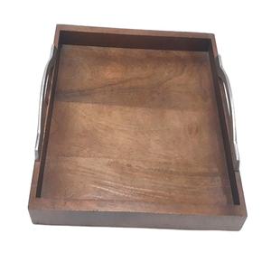 Nouvelle arrivée Rectangle rustique pour plateau multifonctionnel en bois fait à la main avec poignée en métal brillant pour la décoration d'occasions de mariage - Product Image 1