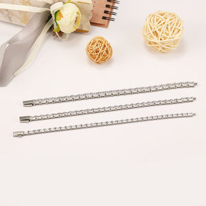 Pulsera de tenis de lujo con moissanita de corte cuadrado completo para mujer, pulsera brillante con pavé de baguette, pulsera de tenis con diamantes - Product Image 3