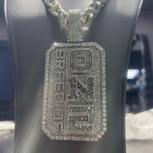 Colgante de letra inicial de lujo para hombre, chapado en oro sobre plata de ley 925, con moissanita personalizada y totalmente cubierto de circonitas, estilo hip hop. - Product Image 1