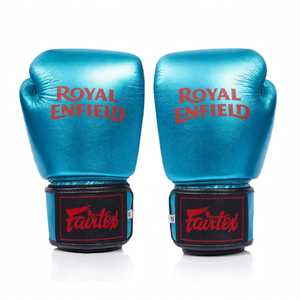 Guantes de Boxeo de Cuero Fairtex Personalizados en Color Cielo, con Cierre de Gancho y Bucle, Correas Ajustables para Kick Boxing y Artes Marciales - Product Image 1
