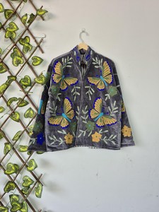 Nueva Chaqueta de Terciopelo Bordada a Mano con Diseño Floral y de Mariposas en Gris, Estilo Suzani, Abrigo Cálido con Cuello para Invierno y Primavera - Product Image 5