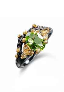Anillo de Plata con Peridoto en Forma de Rama, Diseñado para una Elegancia Orgánica, con un Brillo Verde Fresco y un Estilo Atemporal de Joyería Artesanal - Product Image 2