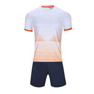 เสื้อฟุตบอลแบบใหม่ปี 2026 ระบายอากาศได้ดี ผลิตจากโพลีเอสเตอร์ 100% คอวี พิมพ์ลายแบบซับลิเมชั่น ชุดทีม ขายส่ง ชุดยูนิฟอร์ม - Product Image 2
