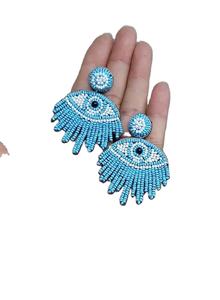 Pendientes de cuentas de ratán hechos a mano, de alta calidad, magníficos, con diseño premium y flecos, para niñas, de la India. - Product Image 4