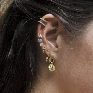 Boucles d'oreilles clous en or massif 14 carats avec grappe de diamants floraux, vente en gros directe d'usine, boucles d'oreilles clous fleur à 7 pierres, fabricant de bijoux personnalisés - Product Image 4