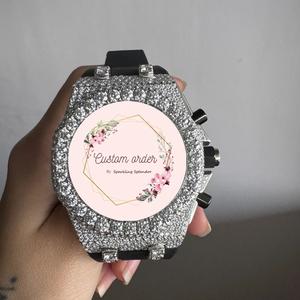 Montre analogique demi-sertie de diamants Moissanite, faite à la main, qualité supérieure, automatique, bracelet en caoutchouc avec boîtier en acier inoxydable pour homme - Product Image 1