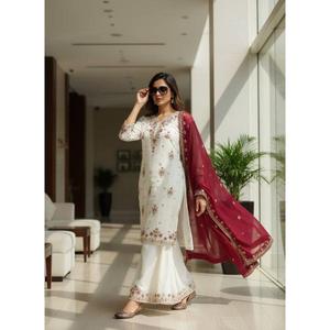 Realza la Belleza de tu Armario con este Conjunto Moderno de Kurta y Salwar Kameez para Fiestas, Recién Lanzado - Product Image 1