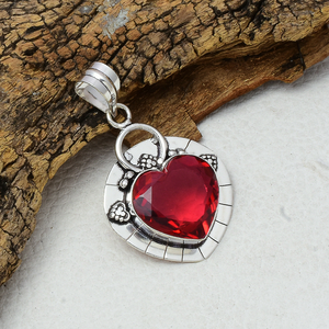 Pendentif en grenat rouge en forme de cœur, collier en argent 925 fait main avec pierres précieuses, cadeau pour elle - Product Image 1