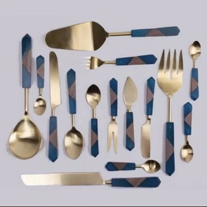 Ensemble de fourchettes et cuillères de service de luxe haut de gamme en acier inoxydable avec longues poignées en résine perlée, ustensiles de cuisine - Product Image 4