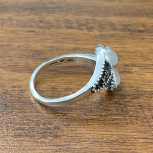 Anillo de Plata de Ley 925 con Doble Piedra Lunar de Alta Calidad y Marco Texturizado - Colección de Diseño Artesanal de JAIPUR SILVER - Product Image 3