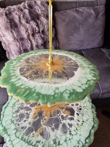 Soporte de Resina Hecho a Mano de Tres Niveles, Verde Dorado, para Servir y Exhibir - Product Image 2