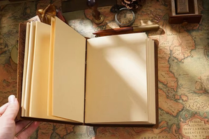 Cuadernos de Cuero Vintage Hechos a Mano con Acabado Rústico para Hombres y Mujeres, Papel de Cuero sin Líneas, 300 Páginas, Anillo en D de Aleación - Product Image 2