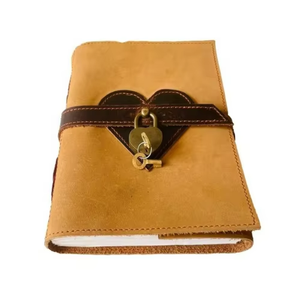 Carnet artisanal classique en cuir véritable avec serrure et clé, motif cœur, pages blanches, couverture souple, carnet de croquis, livre de lecture à bords festonnés - Product Image 6