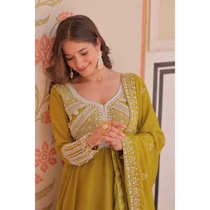 Robe paréo brodée de sequins et de perles Star Georgette avec dupatta - Product Image 2