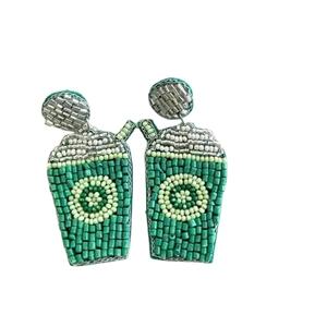 ต่างหูประดับลูกปัดสีขาวเขียว - เครื่องประดับแฟชั่นสำหรับฤดูใบไม้ผลิและฤดูร้อน งานปักมือโดย MD HANDICRAFTS - Product Image 1