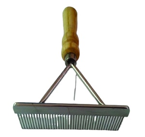 Peigne à crin métallique violet avec manche en bois pour le toilettage des chevaux, peigne à picots pour moutons - Product Image 5