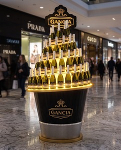 Nouveau design pour support d'affichage de bouteilles de vin en acrylique LED sans fil avec style moderne personnalisé pour la publicité dans les supermarchés - Product Image 5