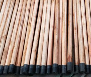 ด้ามไม้กวาดยูคาลิปตัสที่เป็นมิตรกับสิ่งแวดล้อม – ผิวเรียบเนียนขัดเงา สีไม้สีอ่อน ใช้งานได้ยาวนาน - Product Image 6