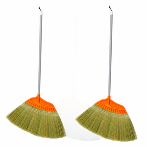 Balai à herbe traditionnel écologique avec manche en bois, tête en matériaux végétaux naturels, poils moyens orange, durable pour le nettoyage des sols - Product Image 1