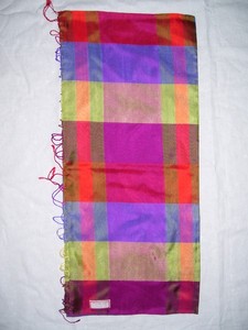 Foulard carré en satin effet soie 50x50 cm, personnalisable avec logo, style décontracté d'été pour femme, motif DANA, 100% soie, vente en gros - Product Image 2