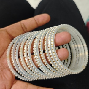 Ensemble de bracelets élégants en velours et verre, faits à la main, en or blanc, de créateur, 12 pièces, pour mariage, certifiés par une tierce partie, bijoux de mode traditionnels - Product Image 6