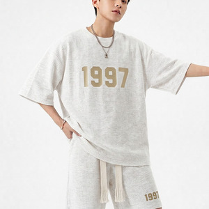 ชุดเซ็ตสองชิ้นผ้าวาฟเฟิลระบายอากาศสำหรับผู้ชายใส่สบายในฤดูร้อน เสื้อยืดคอกลม + กางเกงขาสั้นรูดเชือกแต่งพู่ - Product Image 3