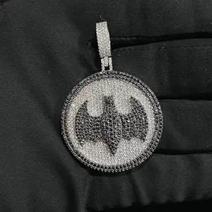 Ювелирные изделия на заказ, круглый кулон с логотипом Бэтмена, серебряный бриллиантовый Муассанит, подвеска в стиле хип-хоп с животным