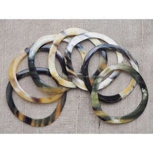 Brazaletes de Cuerno de Búfalo EdgeSlate |   Pulseras Redondas Ultrafinas con Acabado Liso |   Joyería Artesanal Moderna - Product Image 3