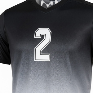 Uniforme de Fútbol Sublimado Personalizado 100% Poliéster, Transpirable, de Secado Rápido, Conjunto de Equipación Deportiva con Degradado Blanco y Negro - Product Image 4