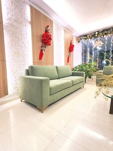 Sofá Contemporáneo de Tres Plazas en Tela Verde para Vestíbulo de Hotel y Muebles de Sala de Estar - Product Image 3