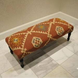 Banc en kilim fait main en laine et jute avec pieds en bois – Pouf pliant rembourré style bohème, banc de siège ottoman multicolore en kilim - Product Image 1