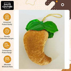 Adornos Colgantes Festivos en Forma de Mango Hechos a Mano en India con Tela de Terciopelo Bordada de Calidad Excepcional a un Precio Nominal - Product Image 4