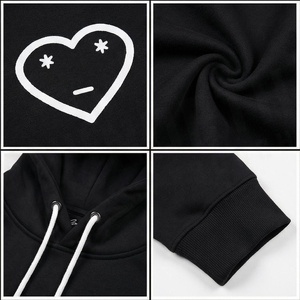 Sweat-shirt à capuche noir pour homme avec imprimé cœur, poche avant, style décontracté, coupe classique, vêtement d'automne - Product Image 4