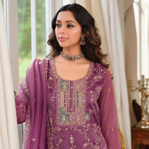 Conjunto Premium de Kurti y Pantalón de Seda Fendi con Dupatta – Diseño con Códigos y Bordados para Fiestas - Product Image 1