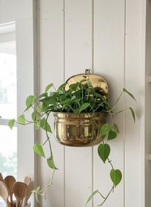 Jardinière décorative en métal pour salon, chambre, balcon, avec un design minimaliste et une finition dorée - Product Image 3