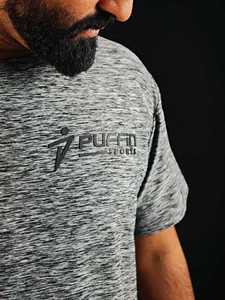 T-shirt de sport à manches courtes pour homme PUFFIN SPORTS, personnalisé OEM, séchage rapide, col rond, imprimé réfléchissant, style sportif, logo frontal imprimé. - Product Image 4