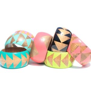 Brazaletes artísticos de madera hechos a mano para mujer, accesorios llamativos - Product Image 1