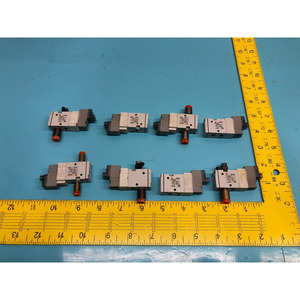 Válvula Solenoide SMC SYJ522M-5LOZ-M5-F de 3 Puertos - Equipo y Piezas de Semiconductores de Confianza de Tradicción Global - Product Image 1