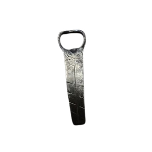 Abridor de Botellas con Forma de Cuerpo Metálico con Acabado Antiguo, Abridor de Cerveza de Aleación Fundida a Presión de Alta Resistencia, Regalo de Recuerdo al por Mayor - Product Image 6