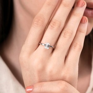 Anillo de Compromiso de Oro Sólido de 10K/14K con Diamante Cultivado en Laboratorio con Corte Esmeralda para Mujer, Anillo de Promesa, Anillo Solitario con Diamante Certificado por IGI, Anillo Fino - Product Image 5