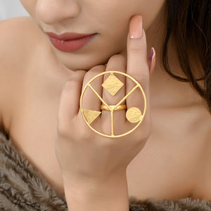 Anillos de Latón Chapados en Oro de Nuevo Diseño, Resistentes al Agua, Redondos y Modernos para Boda/Compromiso - Product Image 1